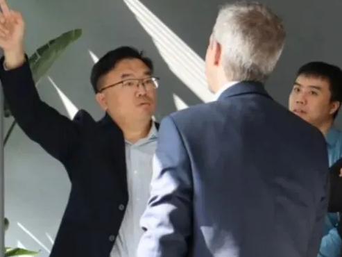 Los líderes de la División de Robótica de la Federación de la Industria de Maquinaria de China visitaron nuestra empresa para un viaje de estudios.